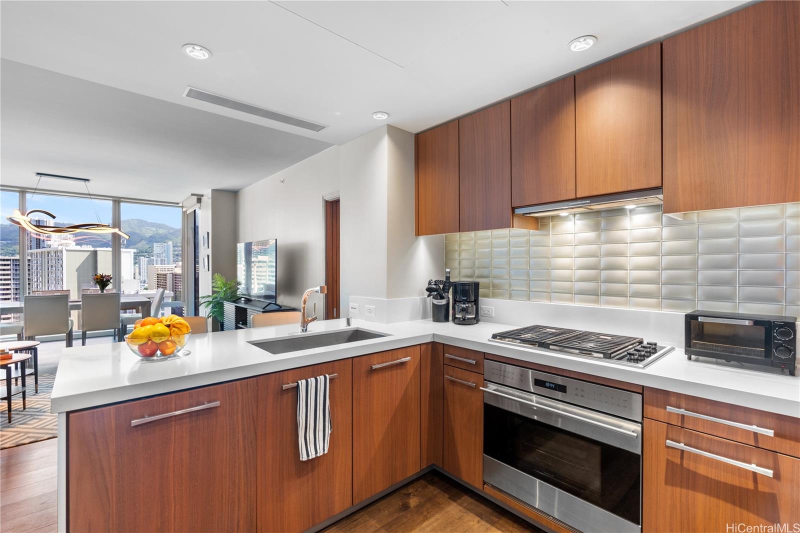 1555 Kapiolani Blvd Honolulu - Rental - photo 4 of 16