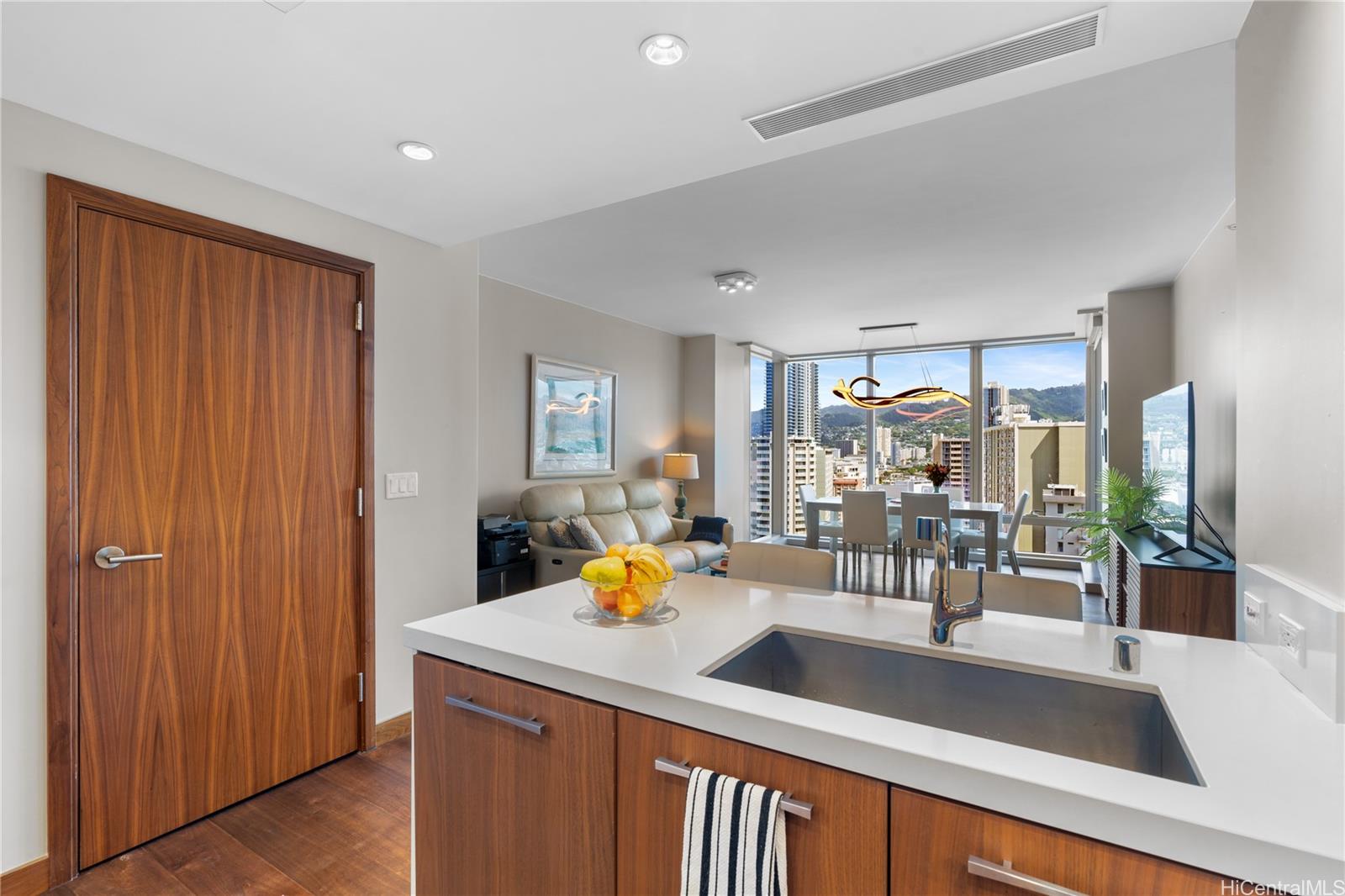 1555 Kapiolani Blvd Honolulu - Rental - photo 5 of 16