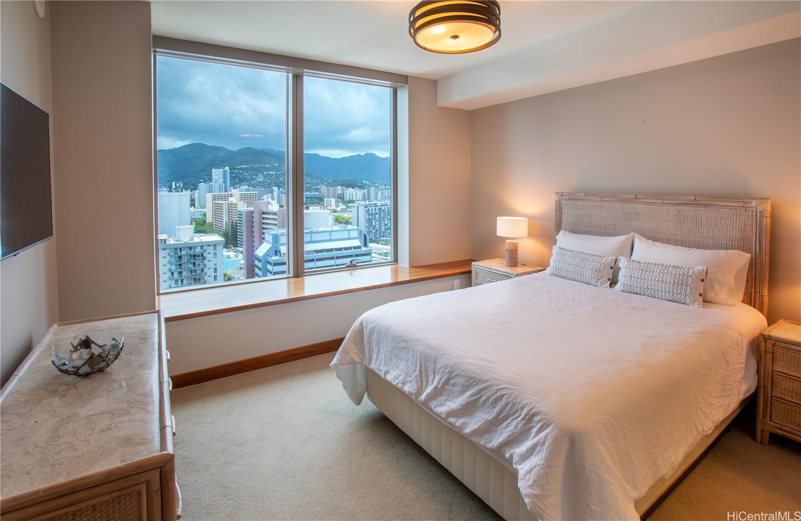 One Ala Moana condo # 1912, Honolulu, Hawaii - photo 6 of 20