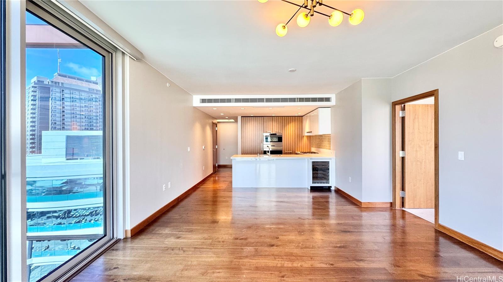 1555 Kapiolani Blvd Honolulu - Rental - photo 2 of 25