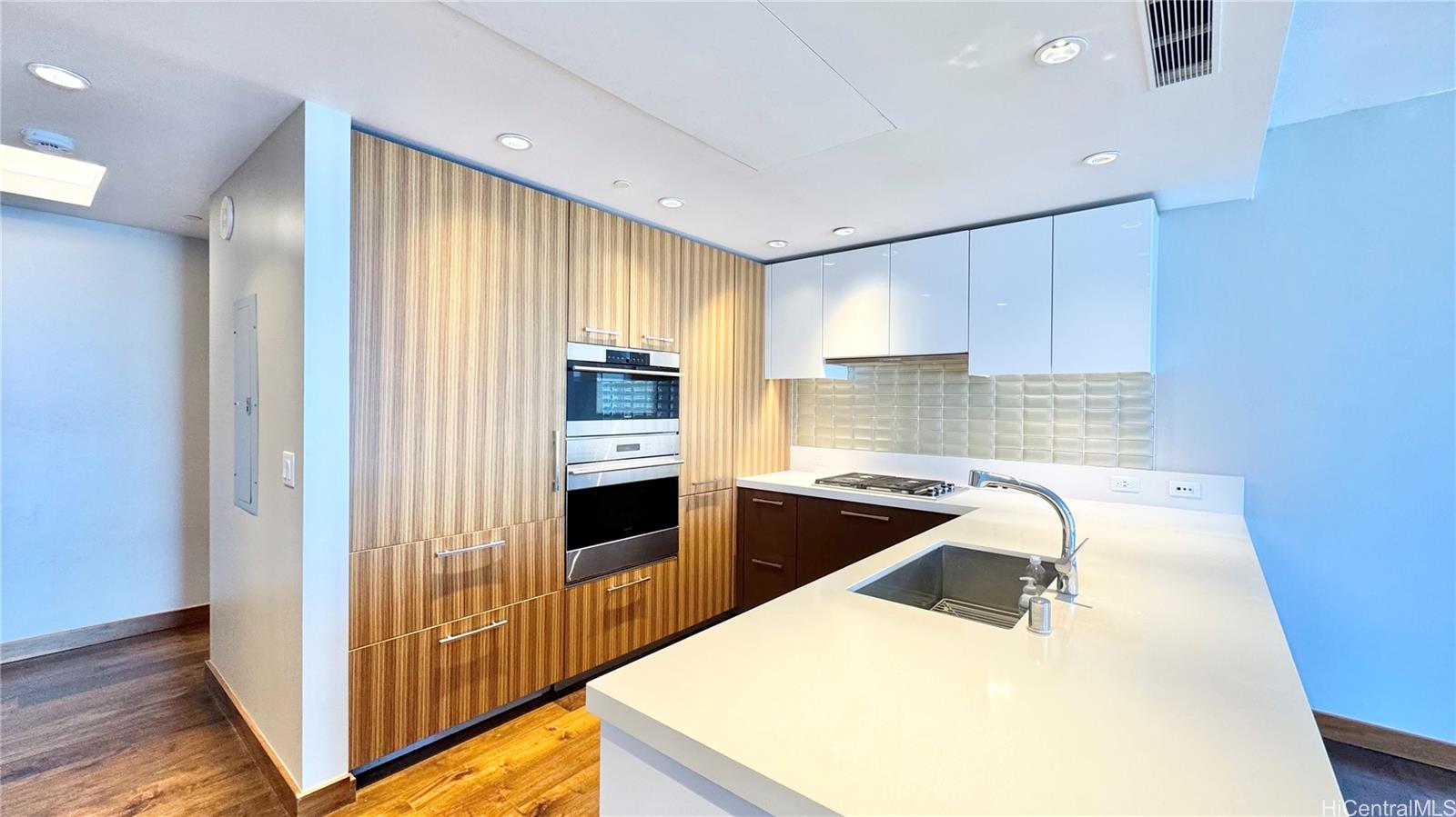 1555 Kapiolani Blvd Honolulu - Rental - photo 11 of 25
