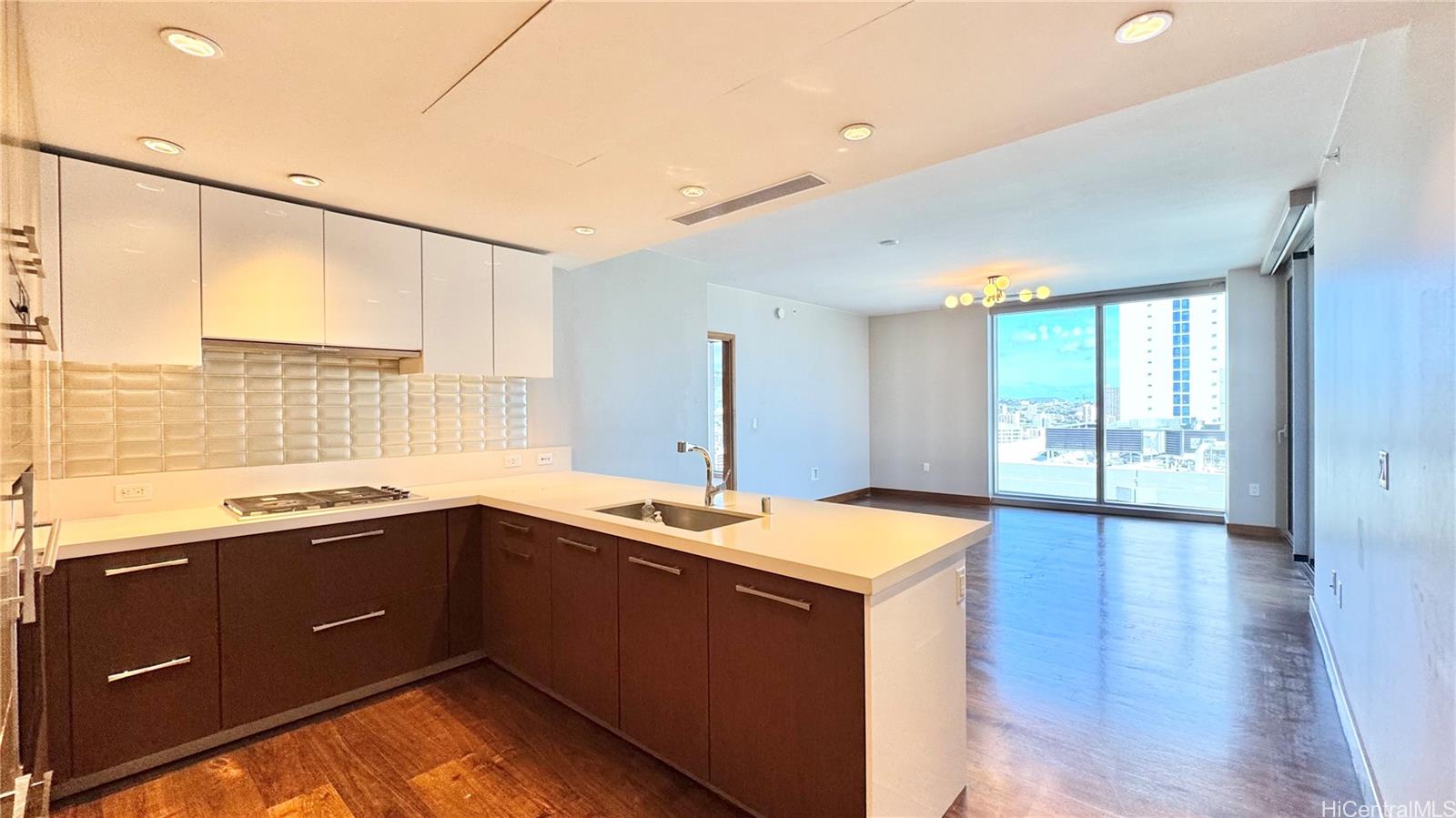 1555 Kapiolani Blvd Honolulu - Rental - photo 12 of 25