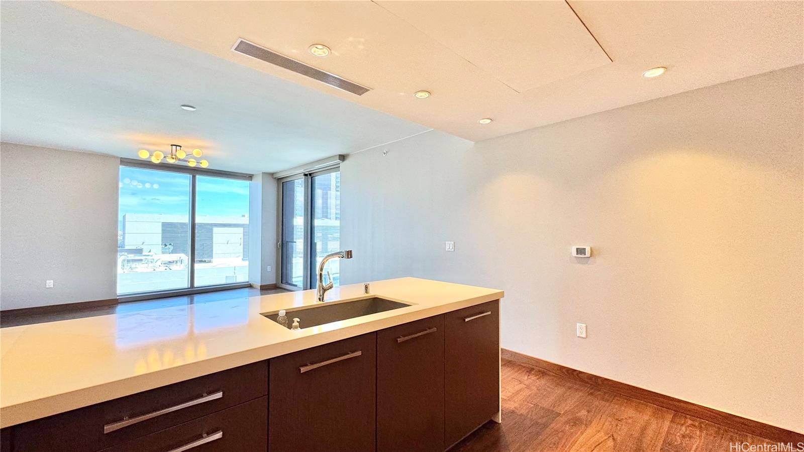 1555 Kapiolani Blvd Honolulu - Rental - photo 13 of 25