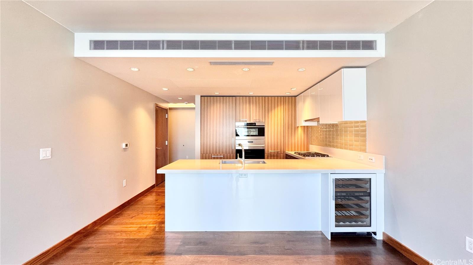 1555 Kapiolani Blvd Honolulu - Rental - photo 14 of 25