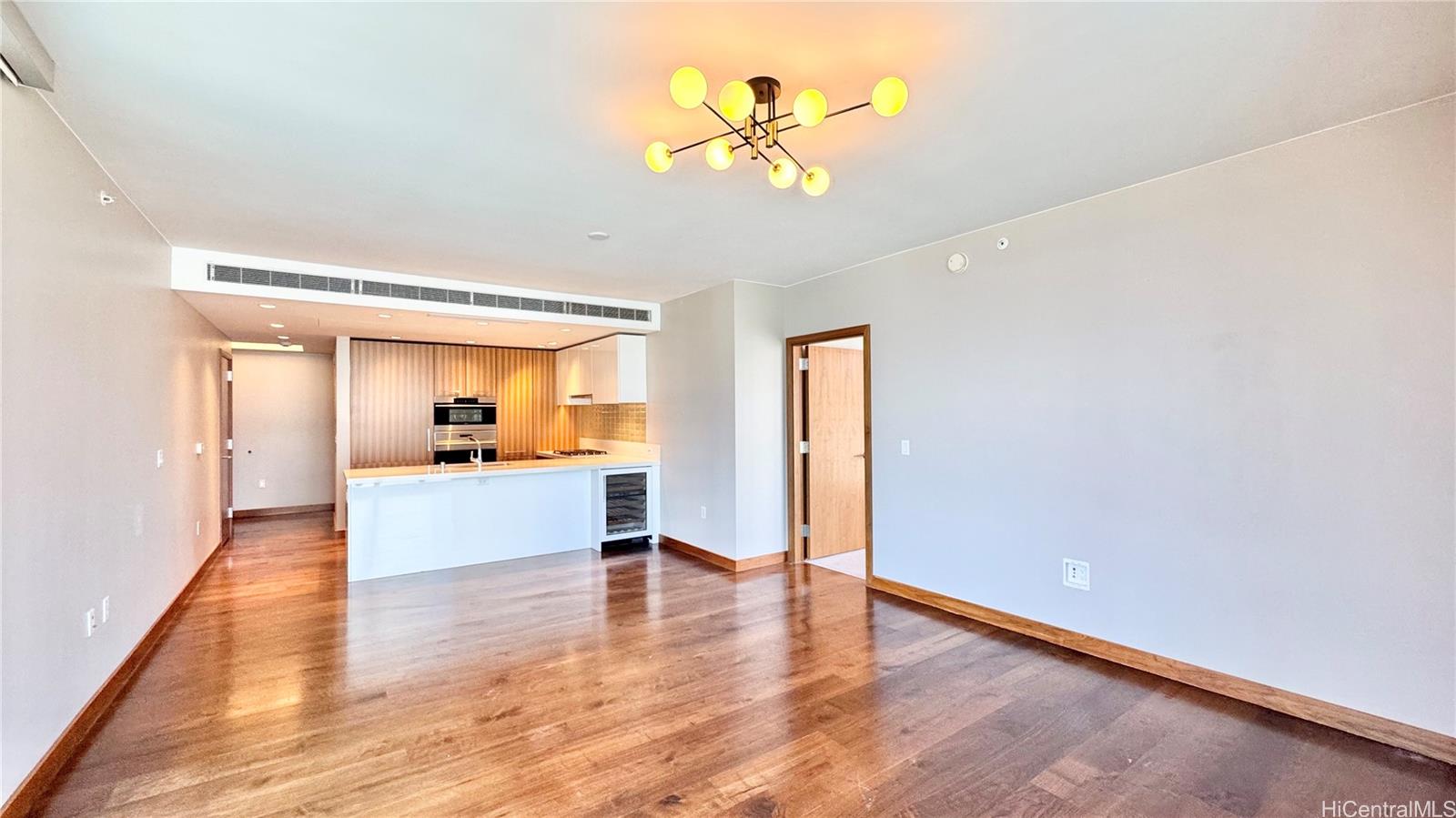 1555 Kapiolani Blvd Honolulu - Rental - photo 3 of 25