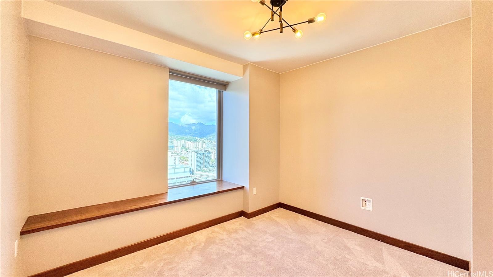 1555 Kapiolani Blvd Honolulu - Rental - photo 22 of 25