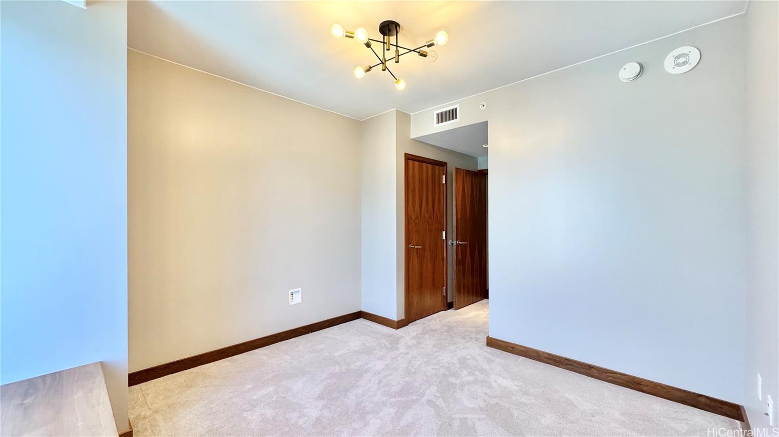 1555 Kapiolani Blvd Honolulu - Rental - photo 23 of 25