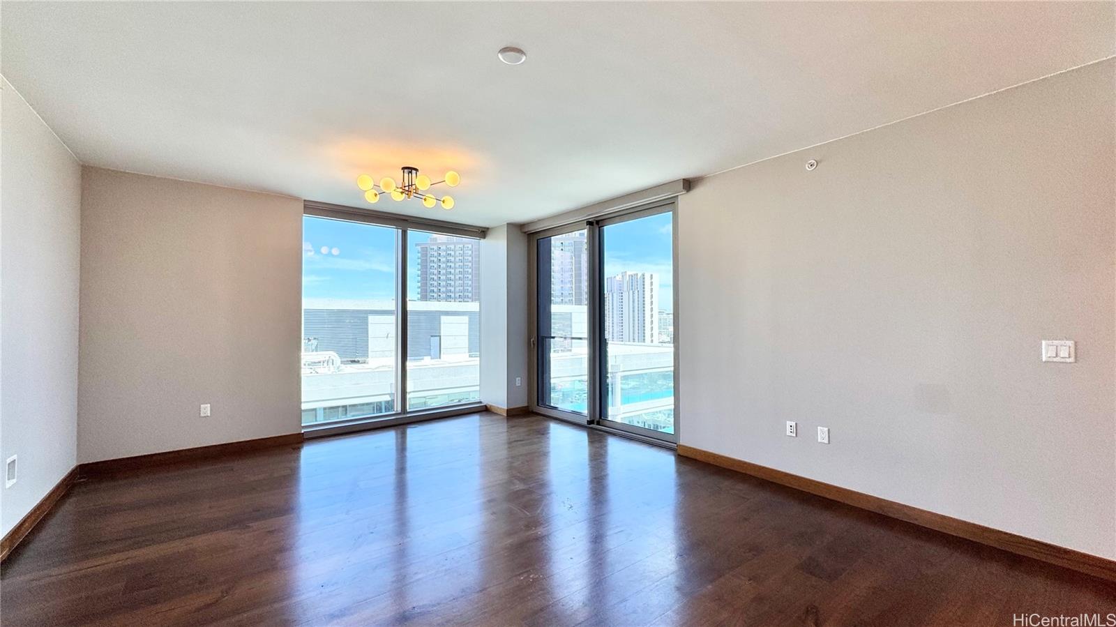 1555 Kapiolani Blvd Honolulu - Rental - photo 4 of 25