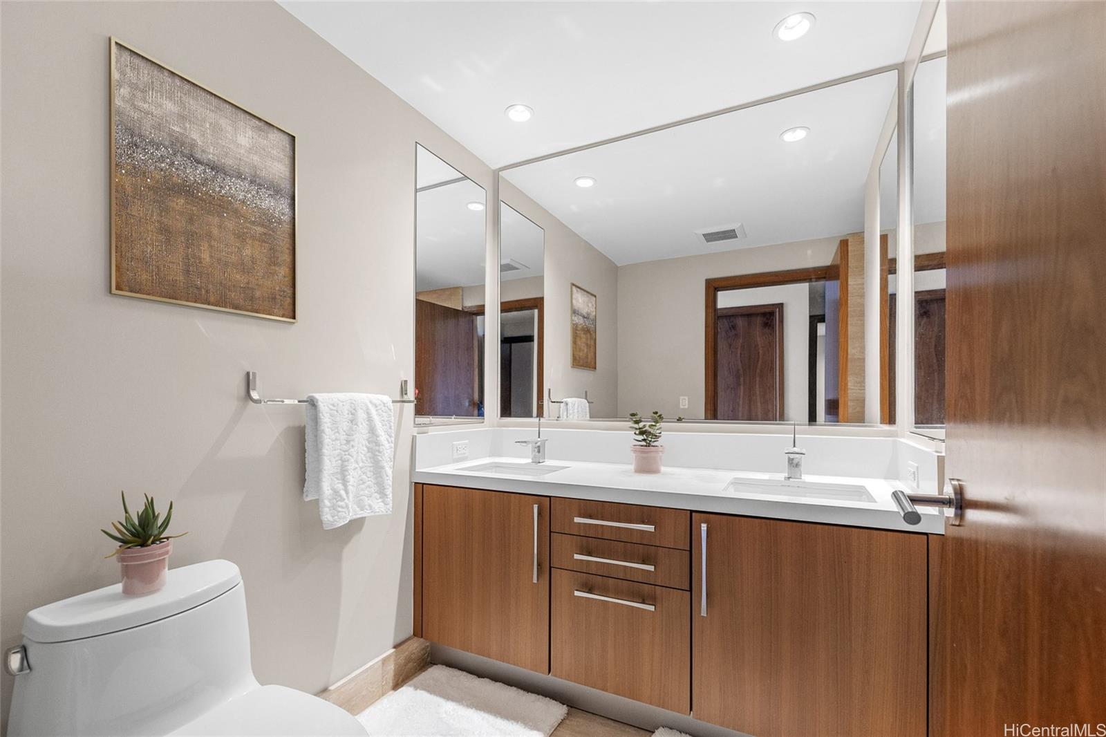 One Ala Moana condo # 900, Honolulu, Hawaii - photo 7 of 25