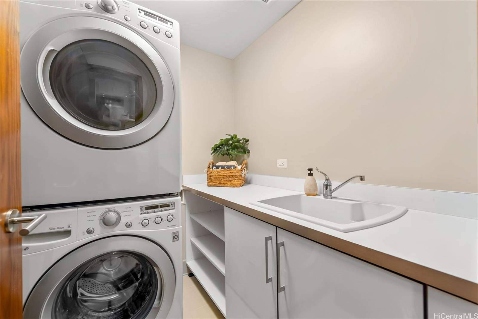 One Ala Moana condo # 900, Honolulu, Hawaii - photo 13 of 25