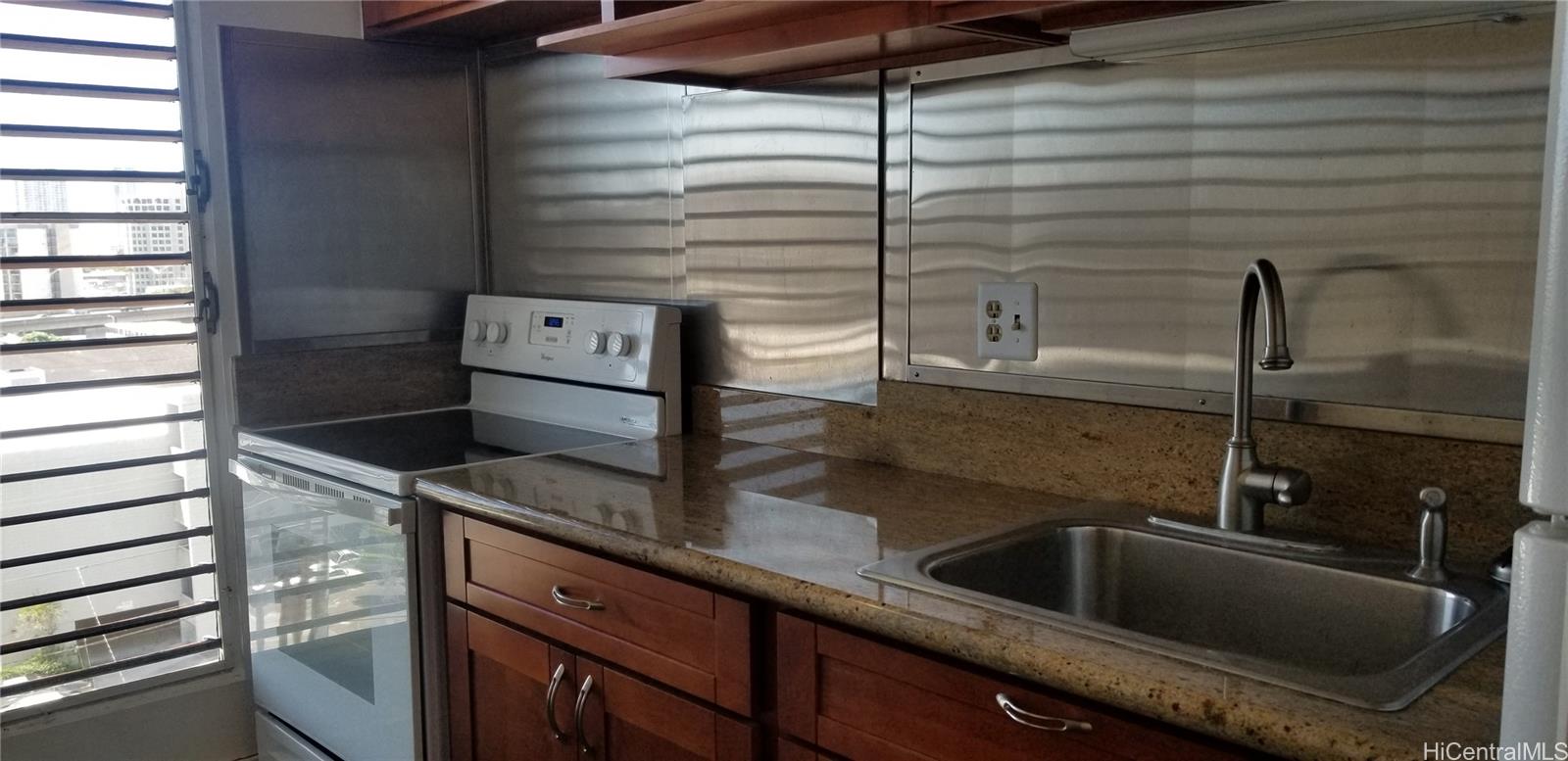 1556 Piikoi St Honolulu - Rental - photo 4 of 17