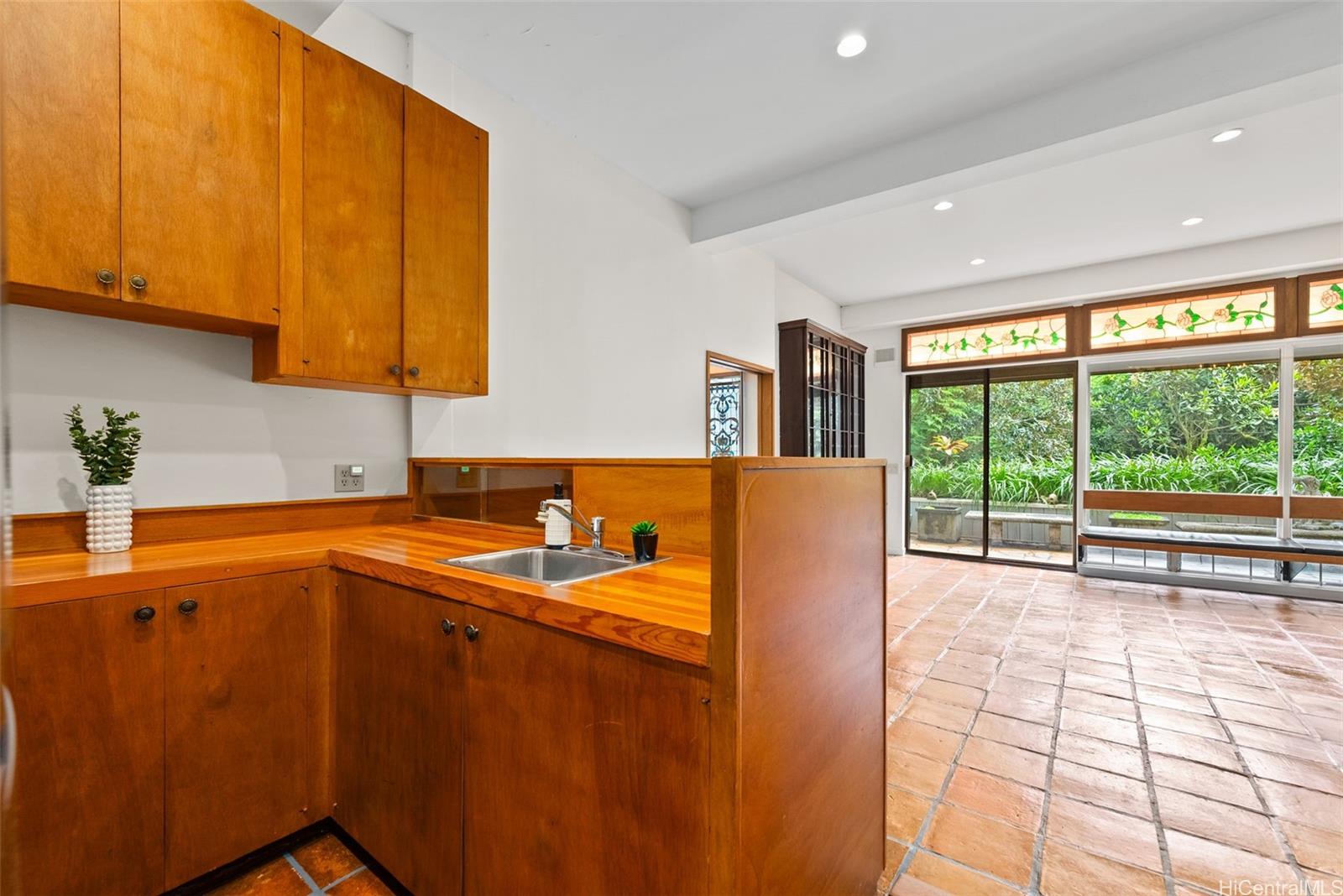 156  Forest Ridge Way Tantalus, Honolulu home - photo 13 of 25