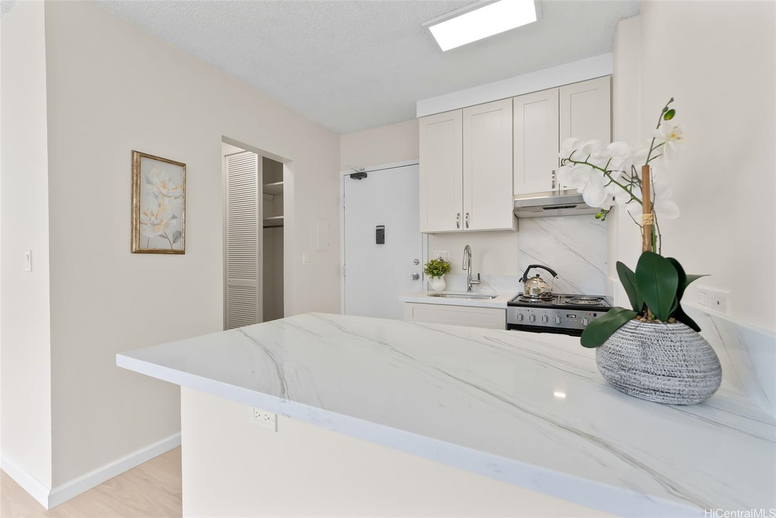 Kapiolani Terrace condo # 1613, Honolulu, Hawaii - photo 2 of 22