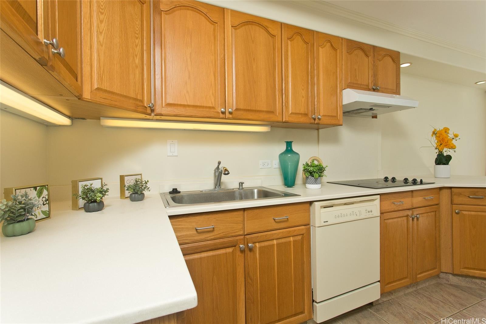 Kapiolani Terrace condo # 805, Honolulu, Hawaii - photo 2 of 10