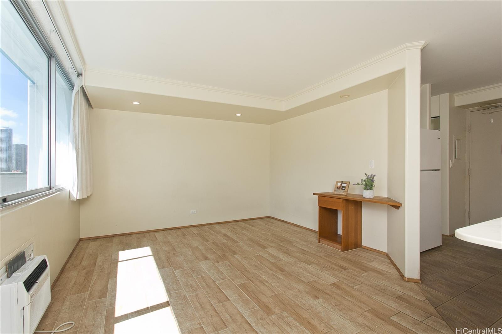 Kapiolani Terrace condo # 805, Honolulu, Hawaii - photo 4 of 10