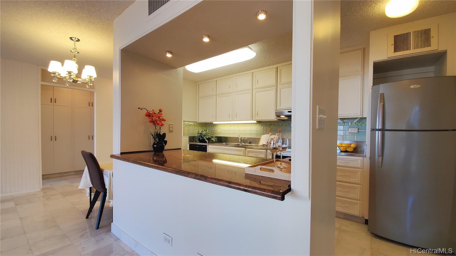 Princess Leilani 1408, 1561 Kanunu Street, Honolulu Holiday Mart