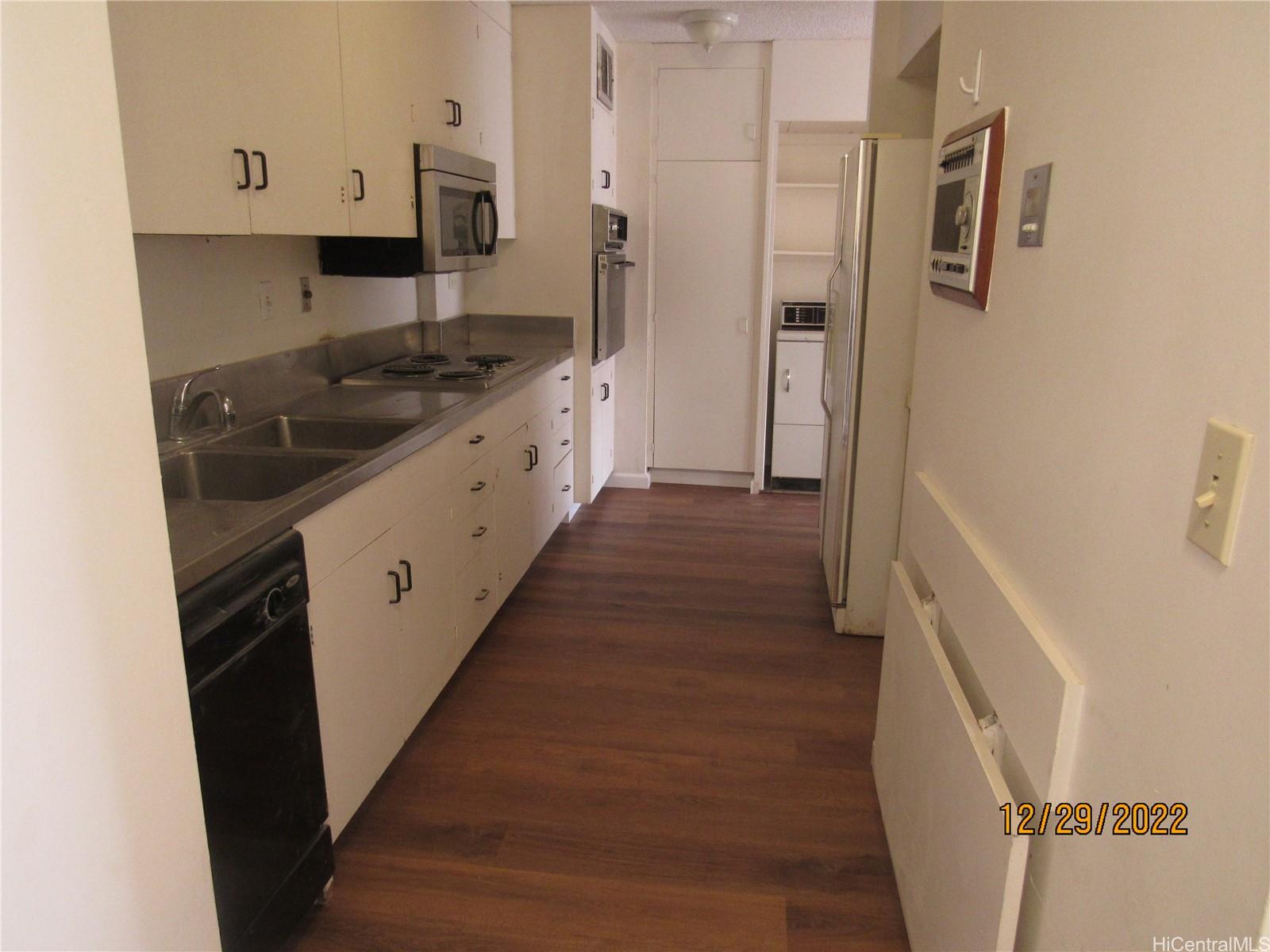 1561 Kanunu Street Honolulu - Rental - photo 6 of 10