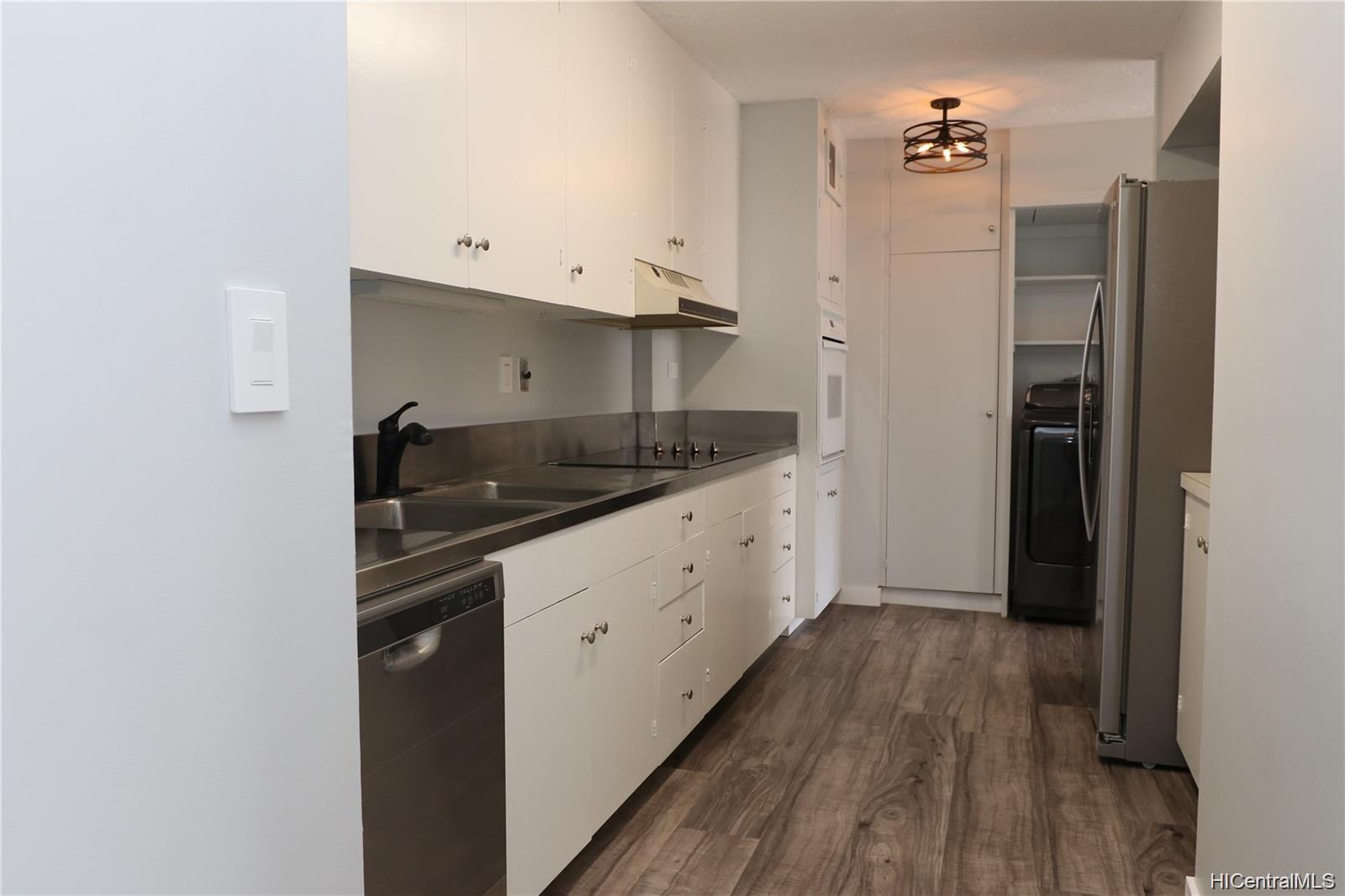 Princess Leilani 708, 1561 Kanunu Street, Honolulu Holiday Mart