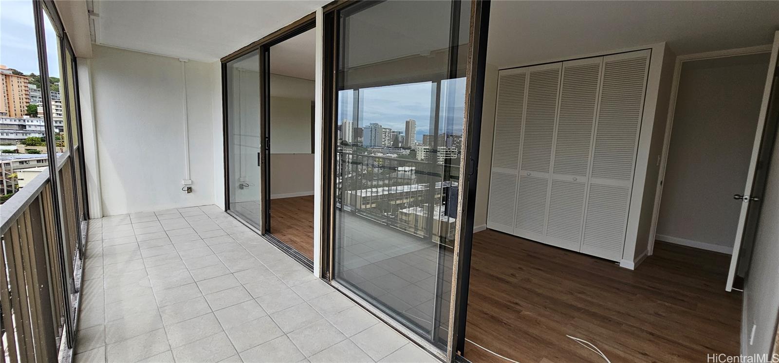 Makiki Plaza condo # 1706, Honolulu, Hawaii - photo 18 of 25