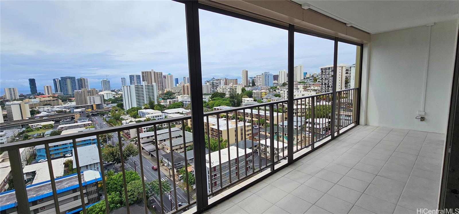 Makiki Plaza condo # 1706, Honolulu, Hawaii - photo 19 of 25