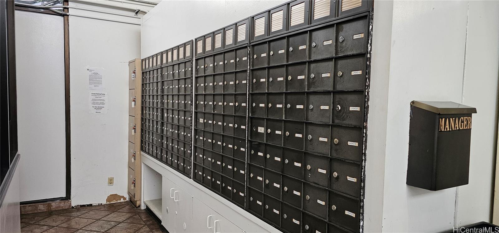 Makiki Plaza condo # 1706, Honolulu, Hawaii - photo 22 of 25