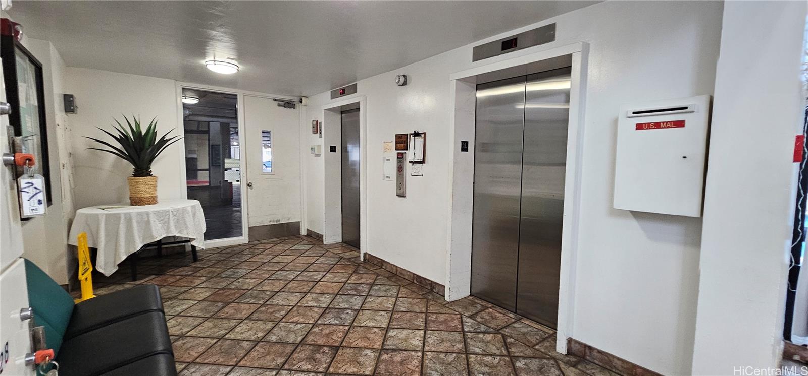 Makiki Plaza condo # 1706, Honolulu, Hawaii - photo 23 of 25