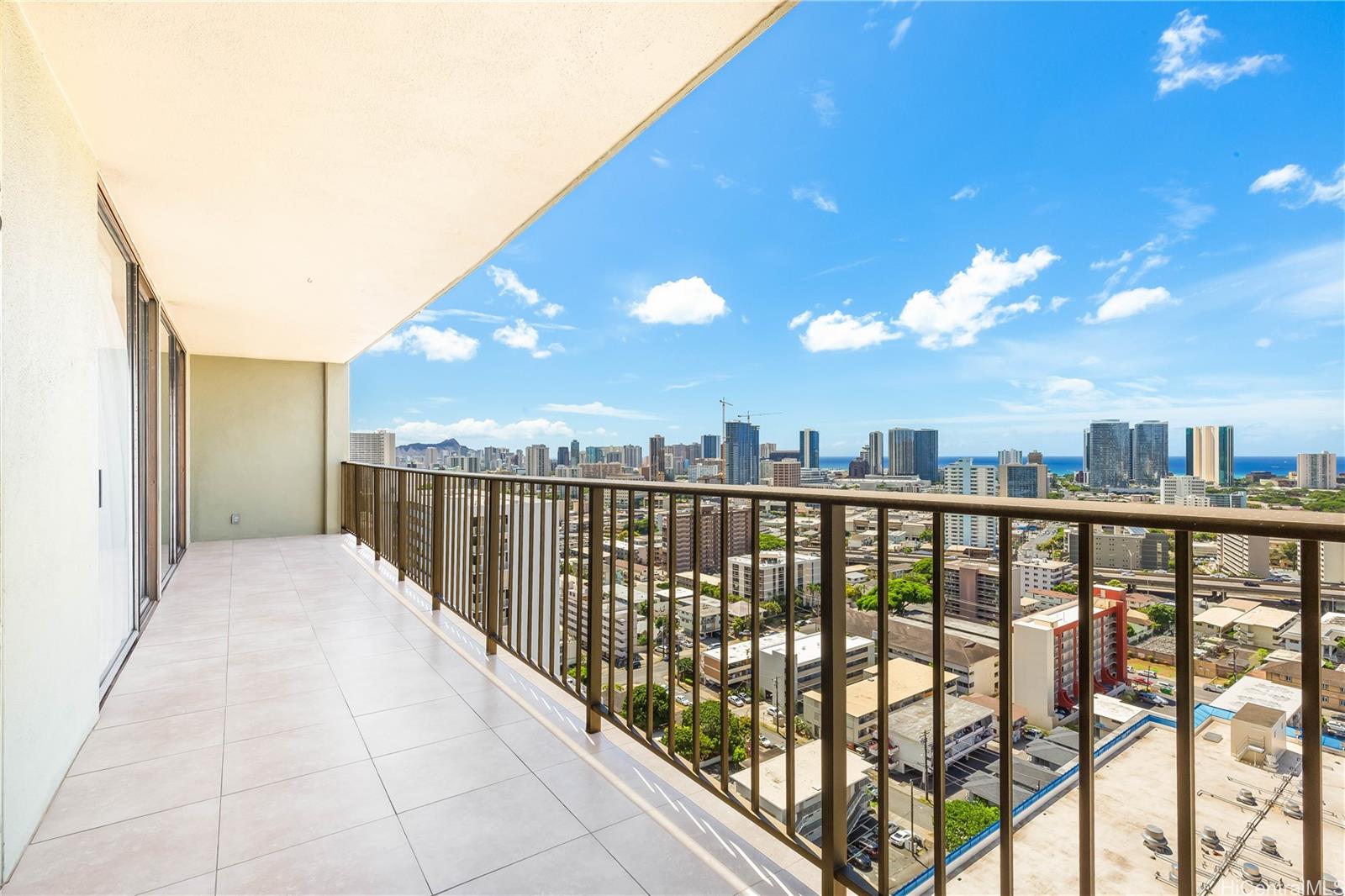 Makiki Plaza condo # 2201, Honolulu, Hawaii - photo 18 of 25