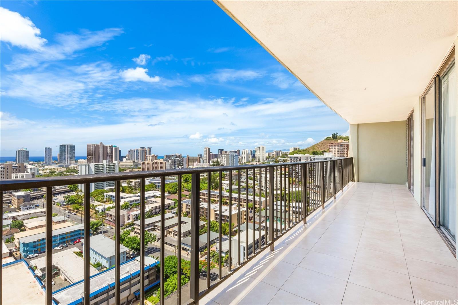 Makiki Plaza condo # 2201, Honolulu, Hawaii - photo 19 of 25