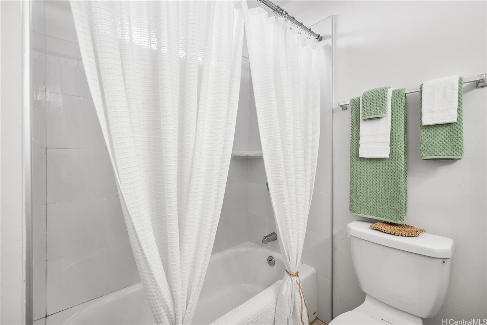 Makiki Plaza condo # 405, Honolulu, Hawaii - photo 12 of 20