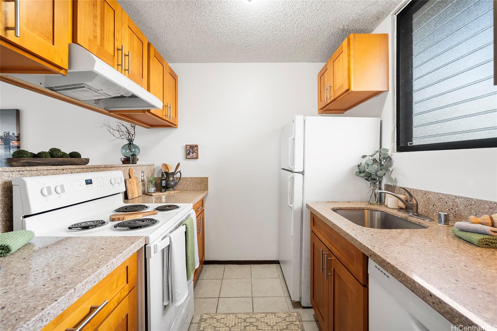 Makiki Plaza condo # 405, Honolulu, Hawaii - photo 4 of 20