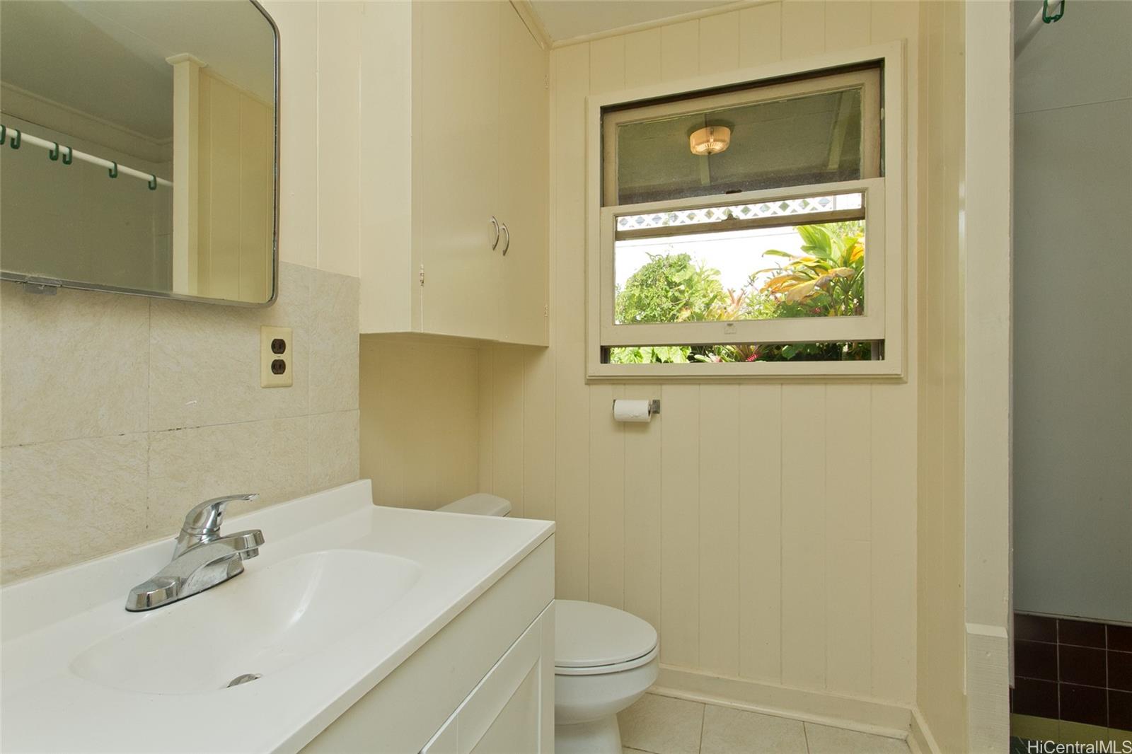 1563  Kalaepaa Drive Kalihi Valley, Honolulu home - photo 11 of 22