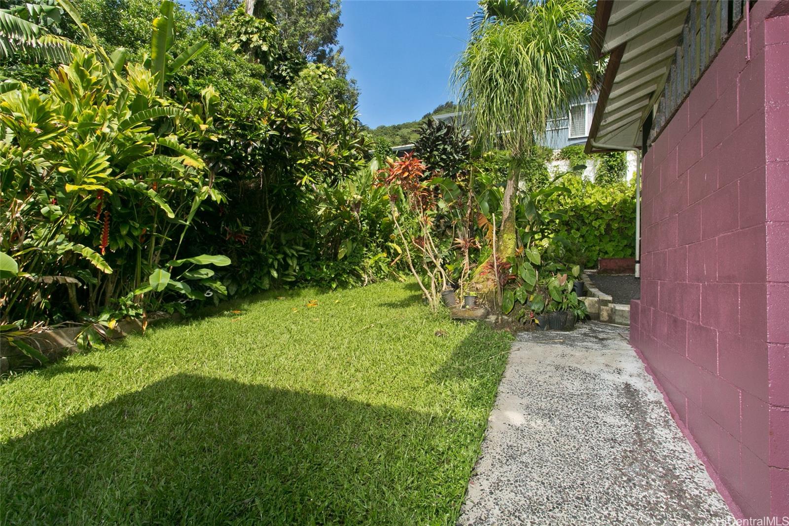1563  Kalaepaa Drive Kalihi Valley, Honolulu home - photo 15 of 22