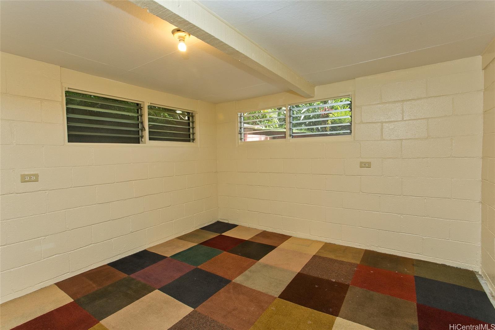 1563  Kalaepaa Drive Kalihi Valley, Honolulu home - photo 19 of 22