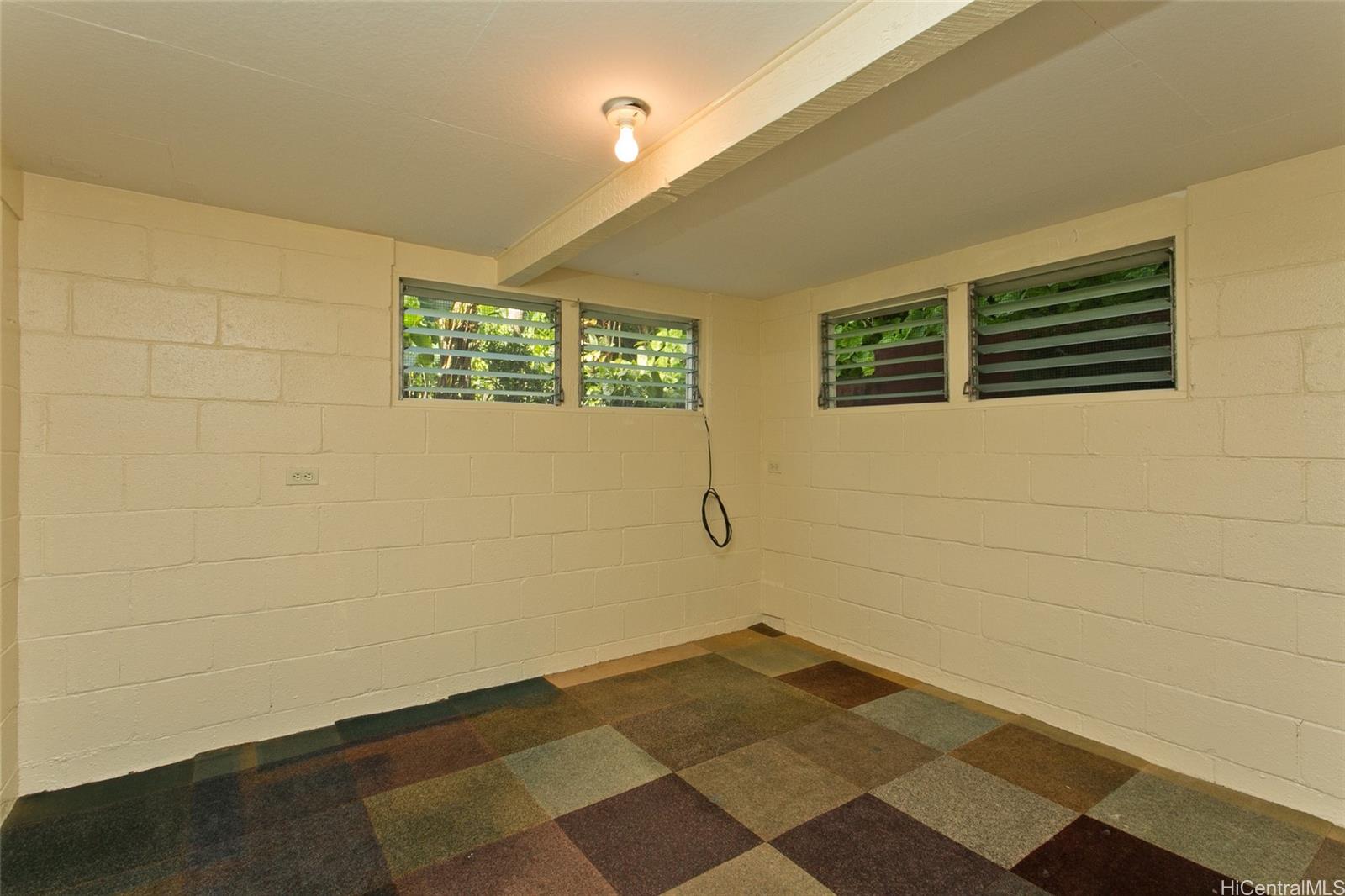 1563  Kalaepaa Drive Kalihi Valley, Honolulu home - photo 20 of 22