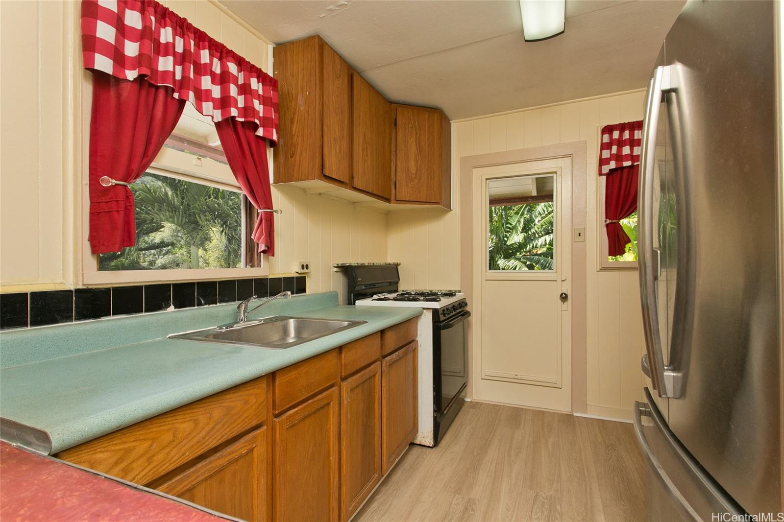 1563  Kalaepaa Drive Kalihi Valley, Honolulu home - photo 7 of 22