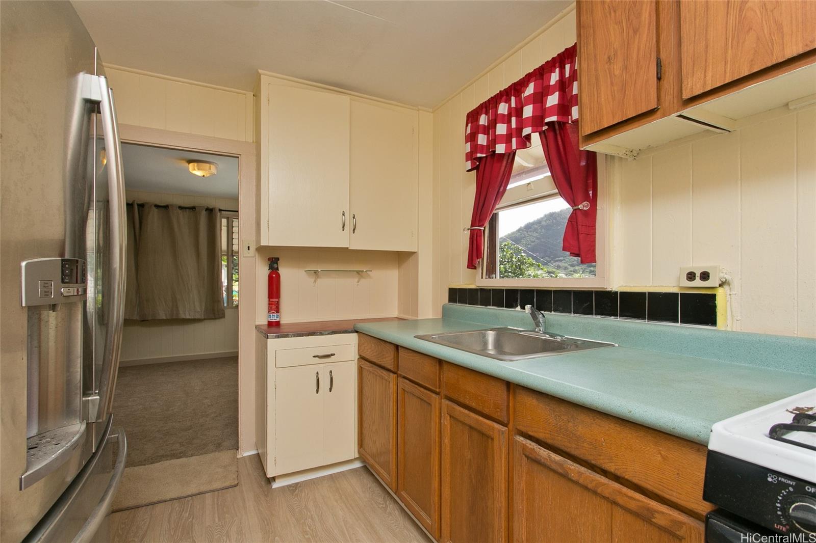1563  Kalaepaa Drive Kalihi Valley, Honolulu home - photo 8 of 22
