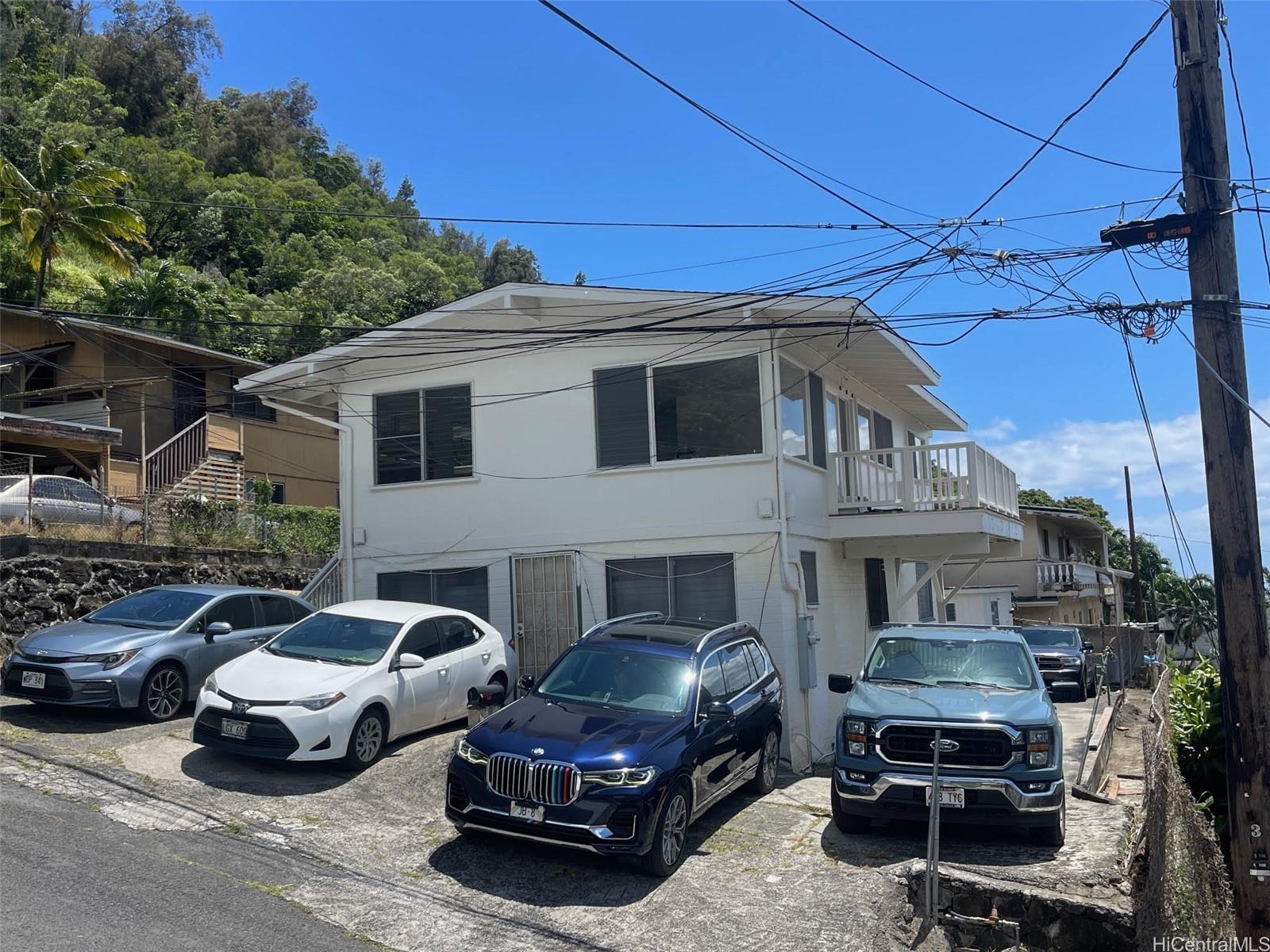 1565  Moani Street Kalihi Uka, Honolulu home - photo 2 of 22