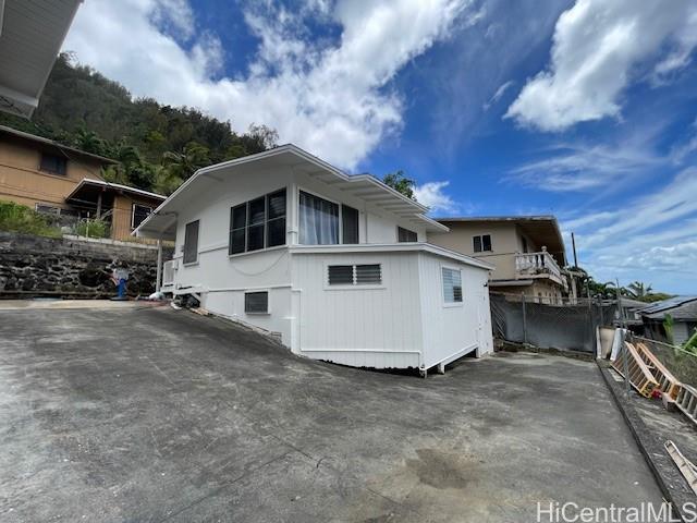 1565  Moani Street Kalihi Uka, Honolulu home - photo 3 of 22