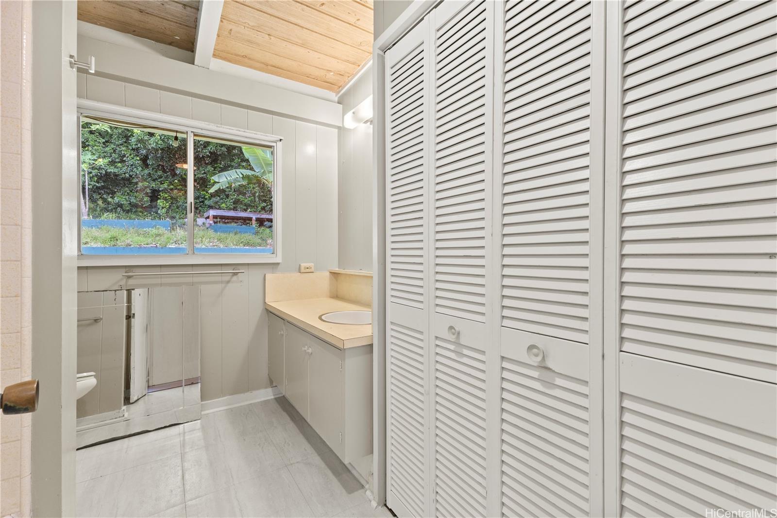 157  Waokanaka Place Old Pali, Honolulu home - photo 12 of 22
