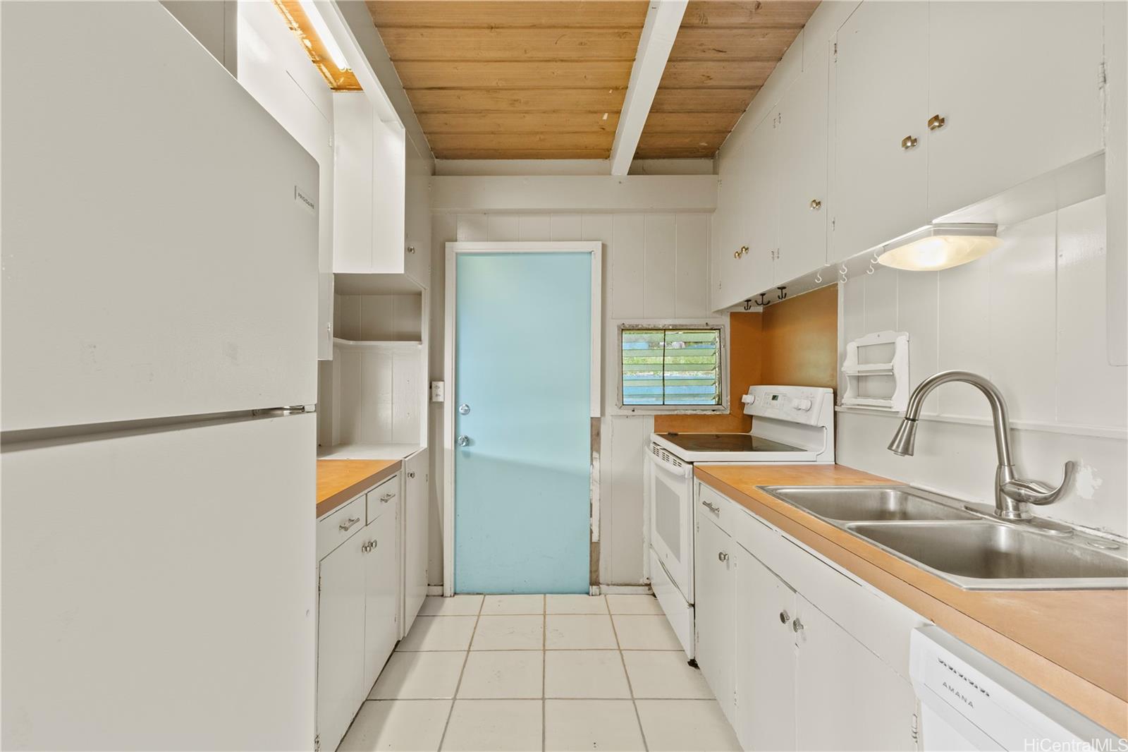 157  Waokanaka Place Old Pali, Honolulu home - photo 8 of 22