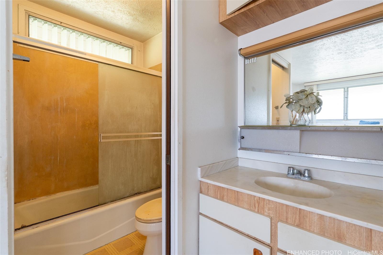 1570  Ala Lani Street Moanalua Valley, Honolulu home - photo 13 of 25