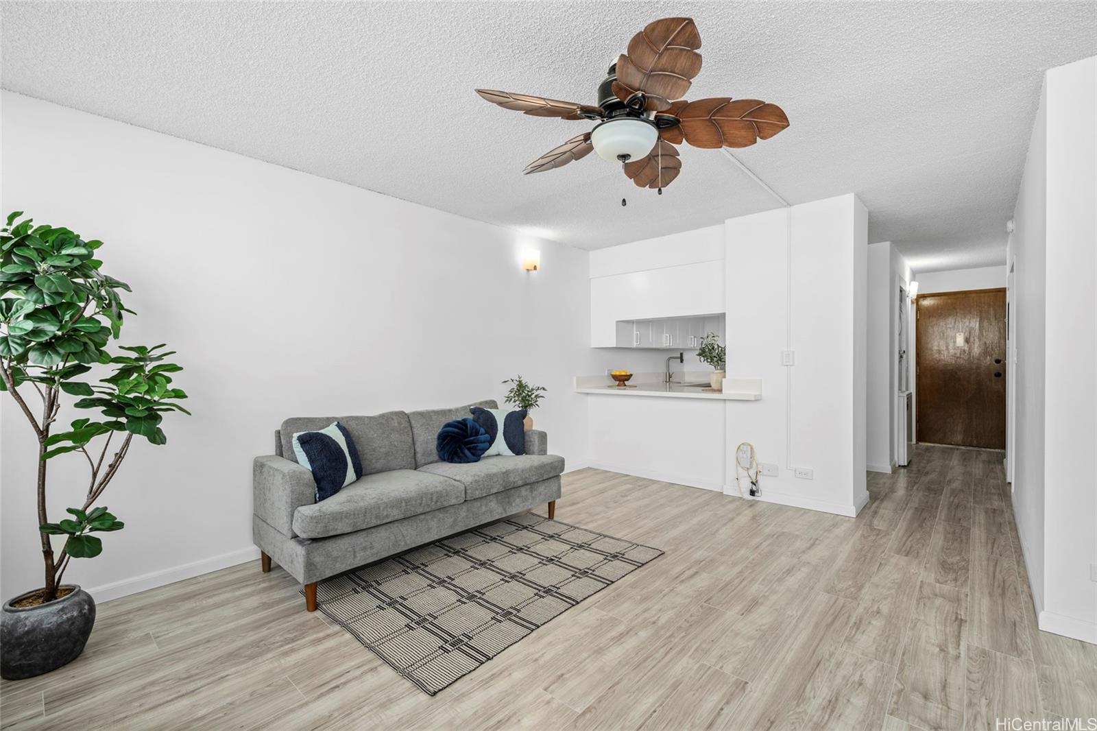 Pakalana condo # 503, Honolulu, Hawaii - photo 2 of 24