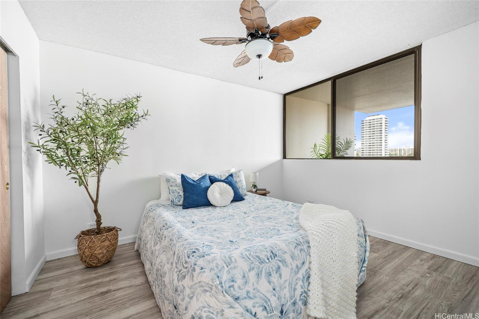 Pakalana condo # 503, Honolulu, Hawaii - photo 12 of 24