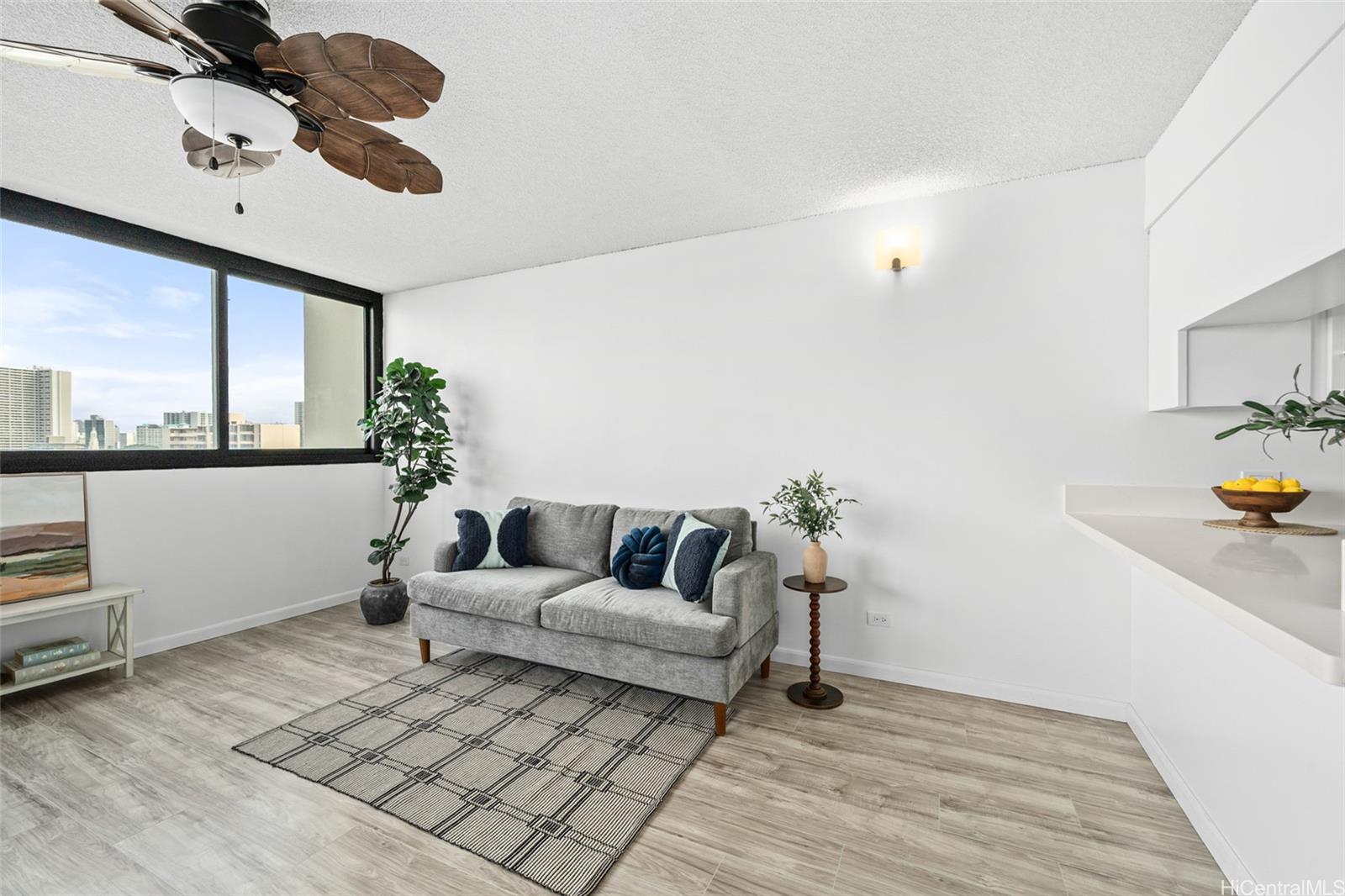 Pakalana condo # 503, Honolulu, Hawaii - photo 3 of 24