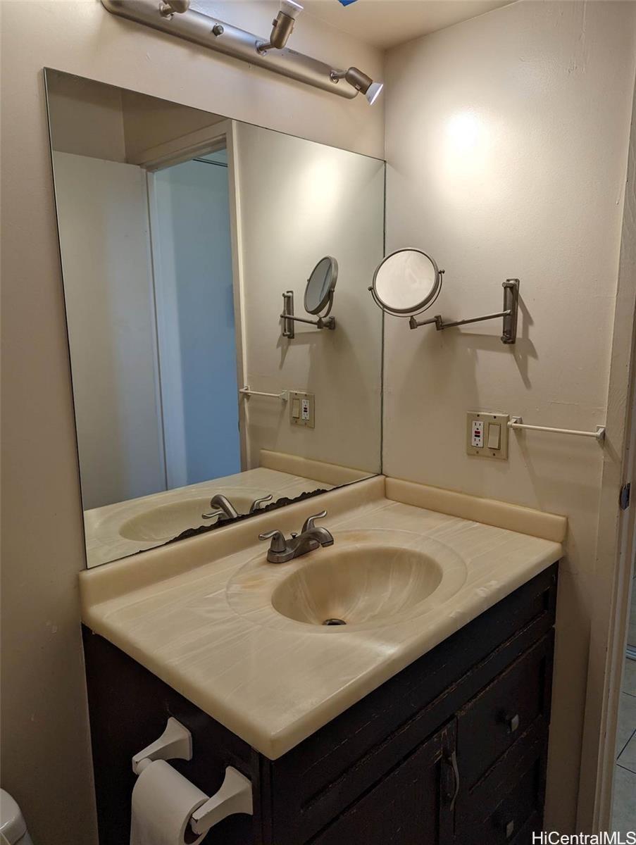 Pakalana condo # 704, Honolulu, Hawaii - photo 11 of 12