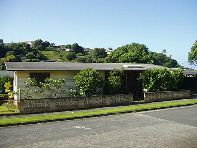1577  Onipaa St Moanalua Gardens, Honolulu home - photo 1 of 16