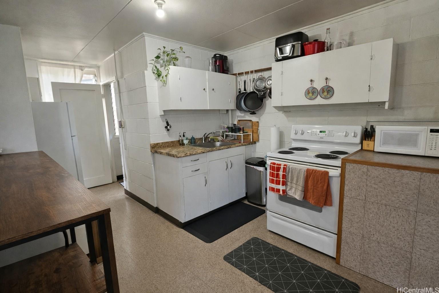 1578 Pele Street Honolulu - Multi-family - photo 14 of 23