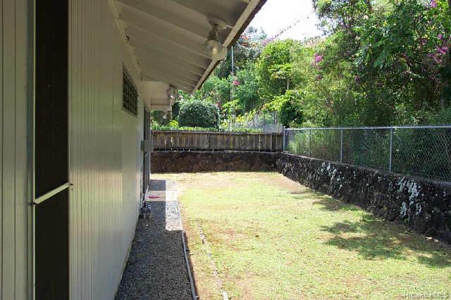 1580  Kupau St Keolu Hills, Kailua home - photo 4 of 6