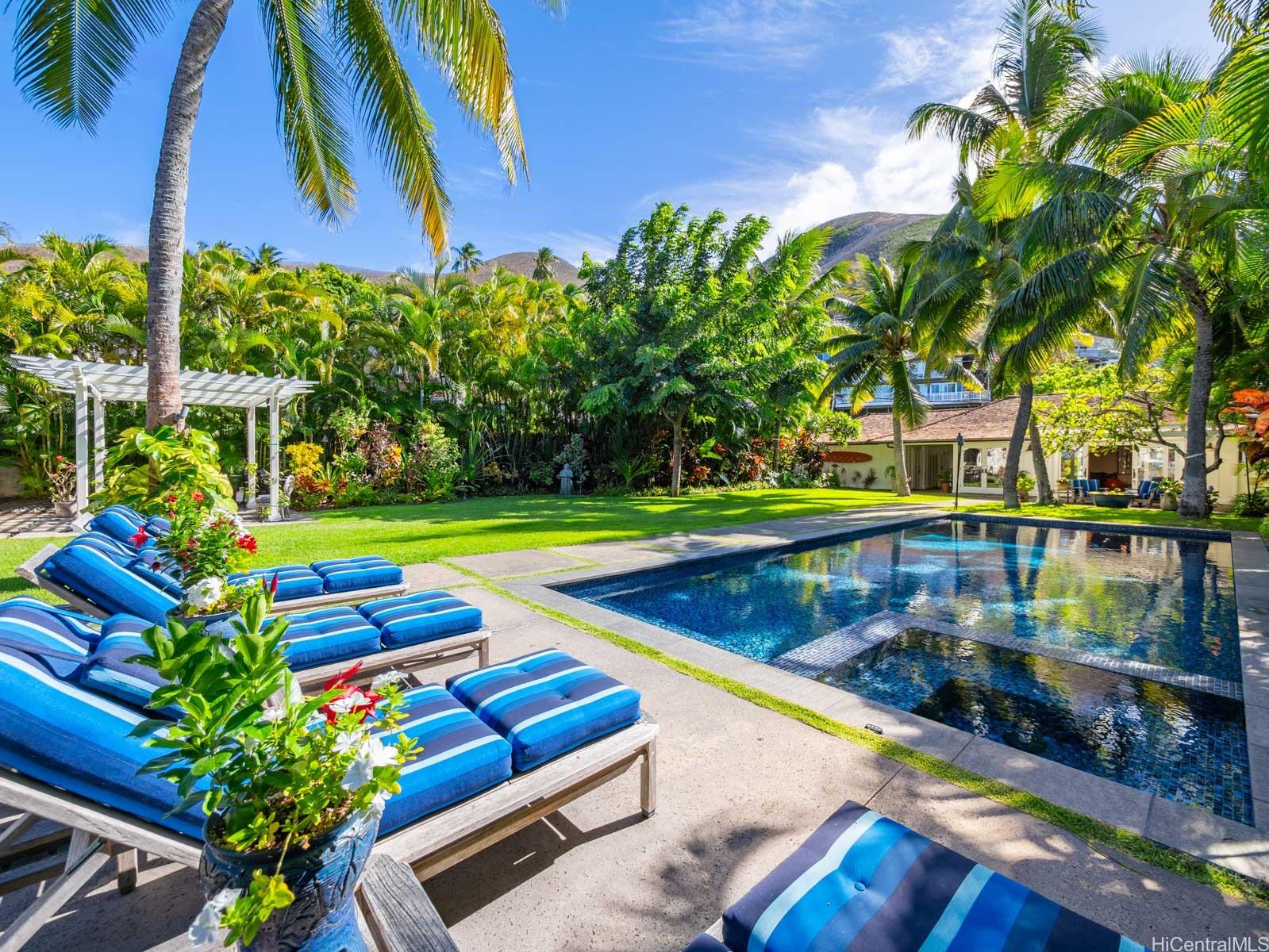 1586  Mokulua Drive Lanikai, Kailua home - photo 4 of 25