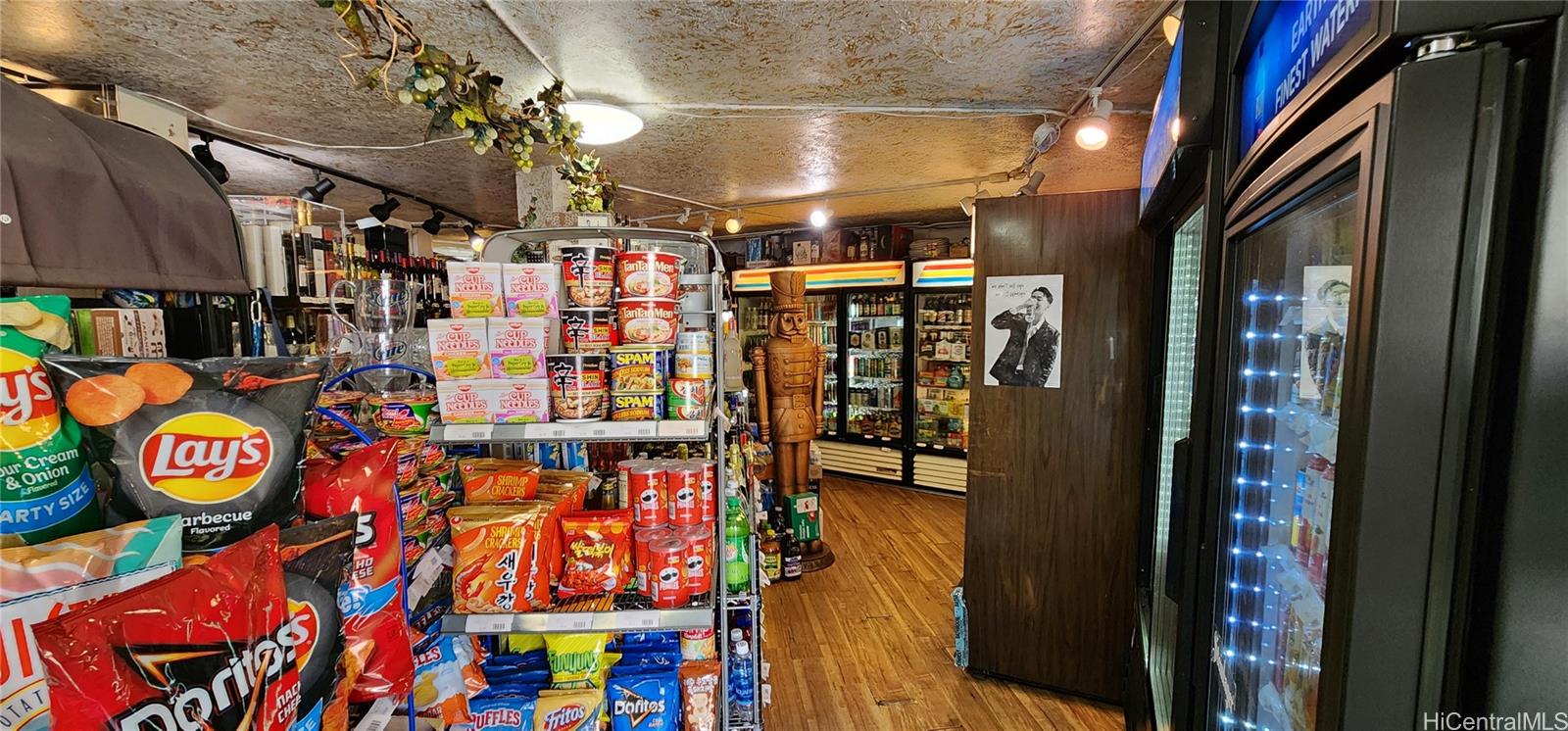 159 Kaiulani Ave Waikiki  - photo 6 of 10